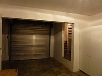 Garage met trap naar porch